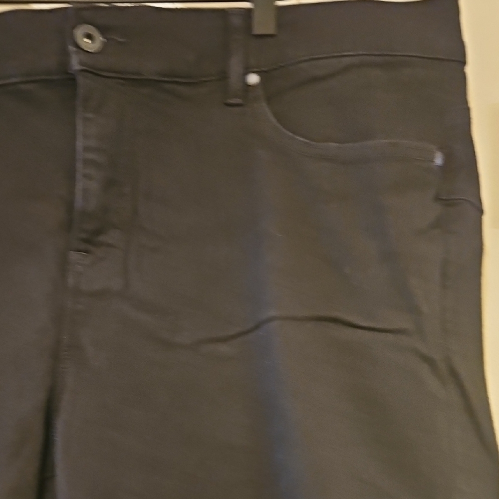 Torrid Black Ankle Cropped Jeans with Straight-Leg Design - Picture 4 of 12